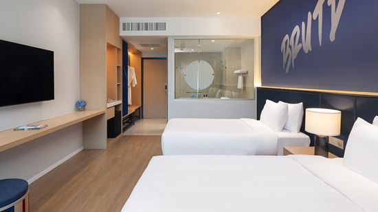 Deluxe Pool View – Twin Beds
