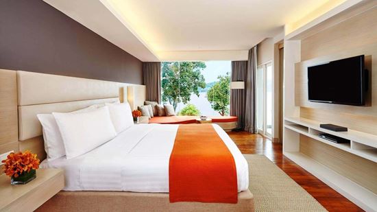 Corner Suite Ocean Front Balcony